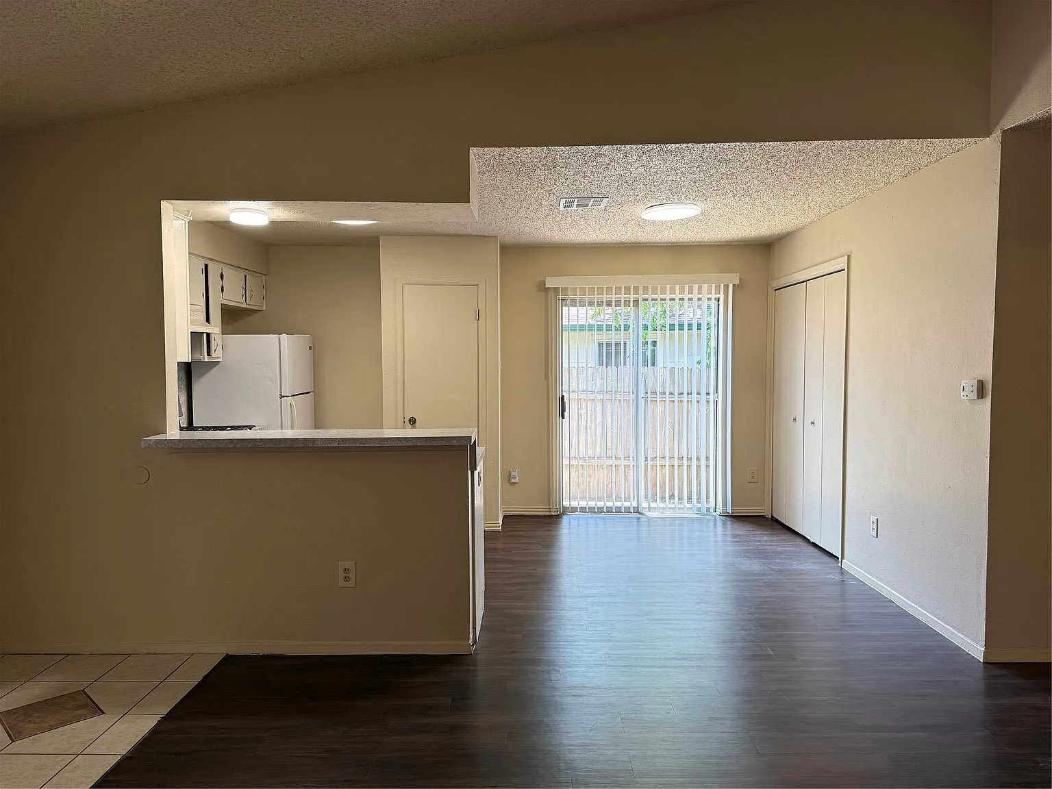 2 bed, 1.0 bath, 1560 sqft, $1,350 — Photo 4