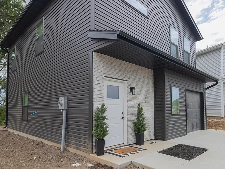 2700 Emery Dr — Photo 3