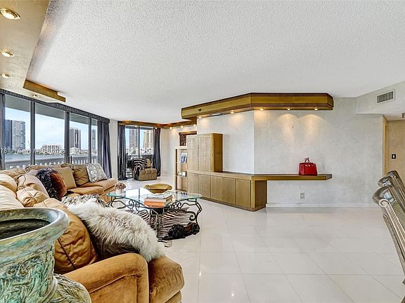 5th image of 3000 Island Blvd APT 706