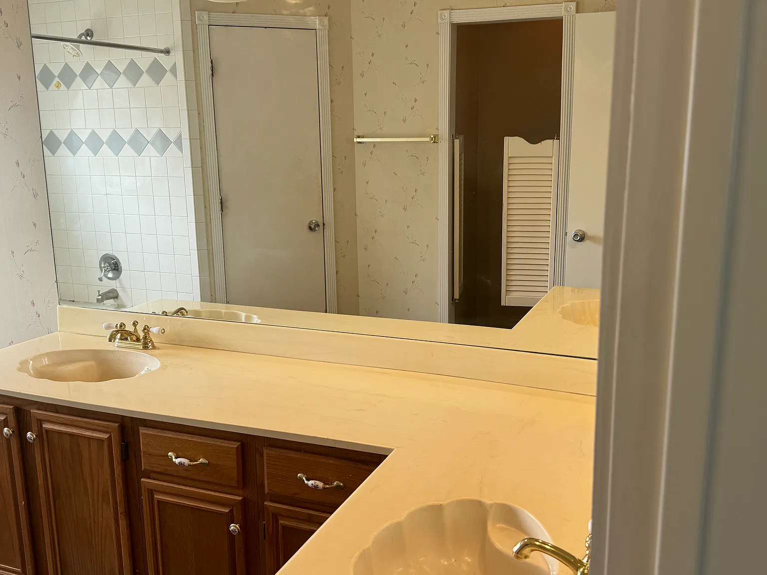 324 Appling Dr — Photo 3