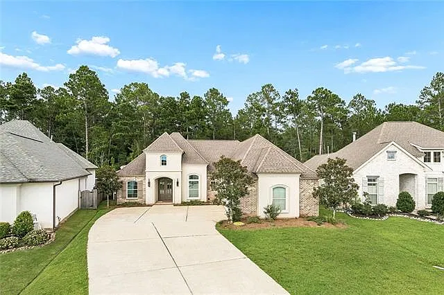 4 bed, 3.0 bath, 2390 sqft, $3,500 — Photo 2