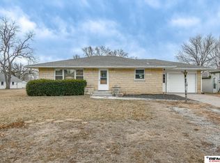 317 W East St, Elmwood, NE 68349