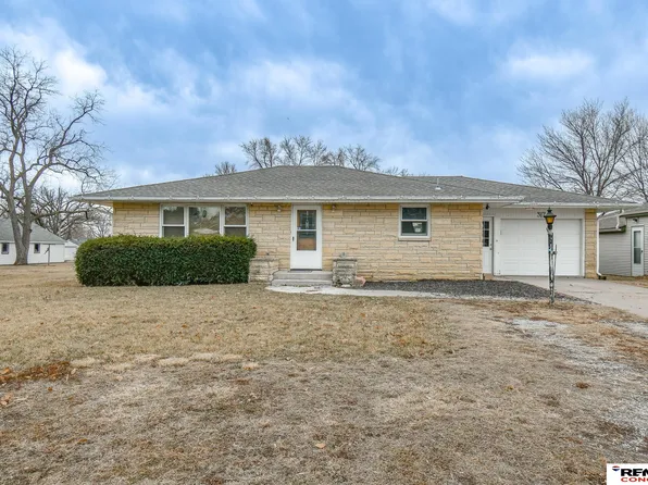 317 W East St, Elmwood, NE 68349