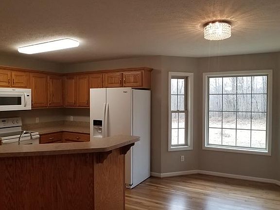 2nd image of 2502 McCoinsville Rd