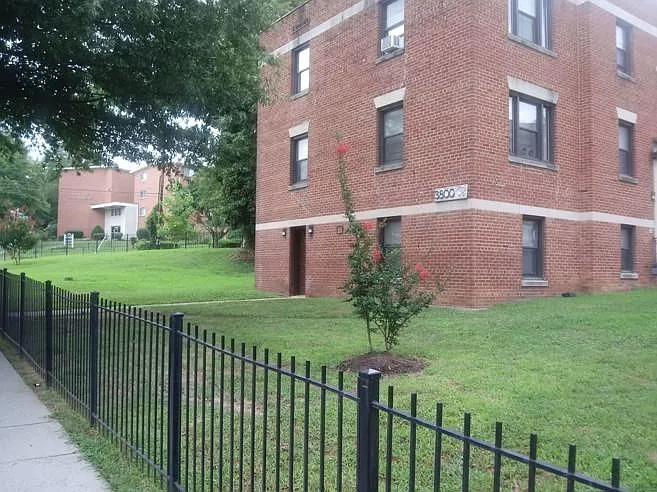 3800 S Capitol St SE — Photo 3