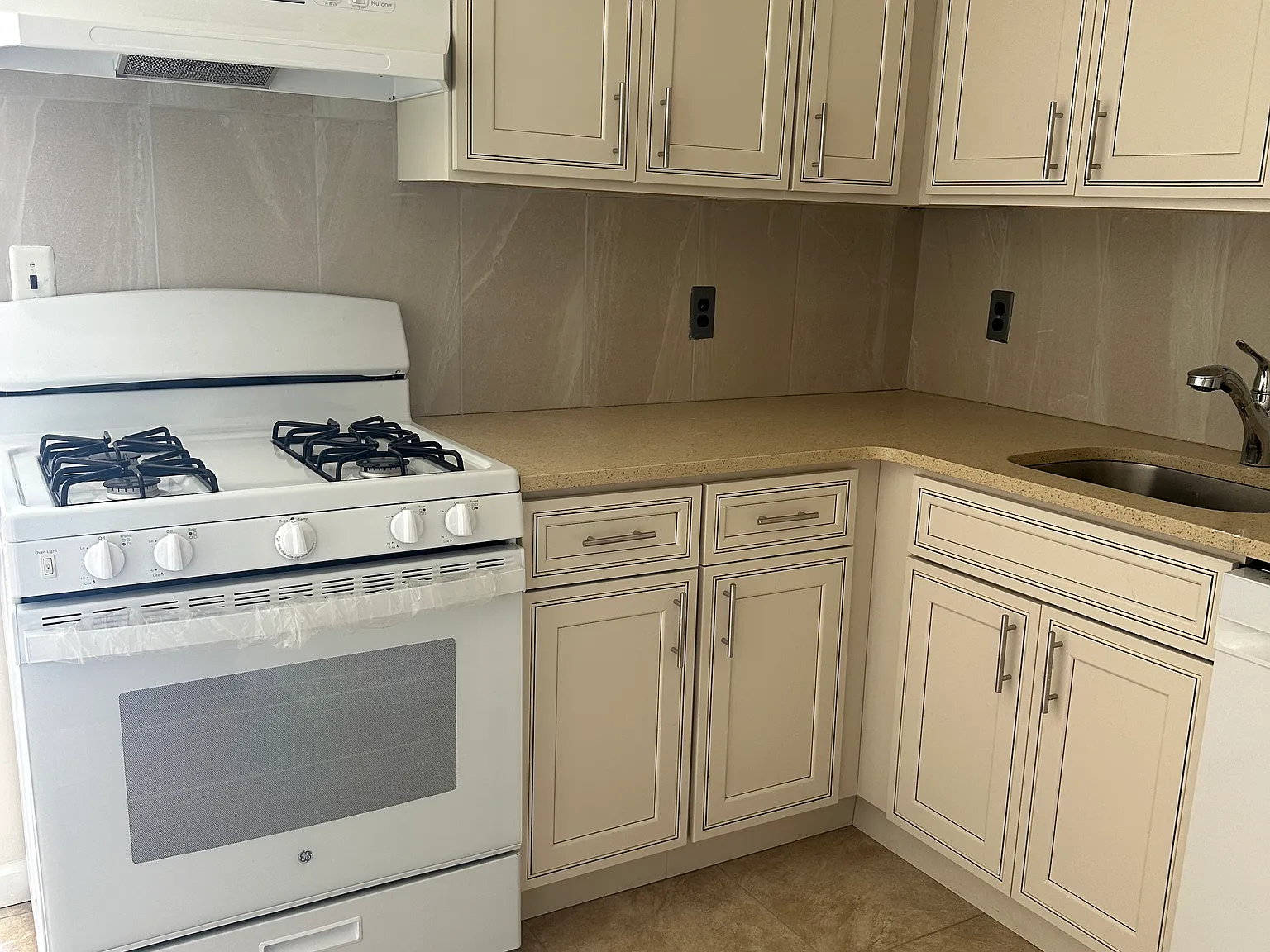 1 bed, 875 sqft, $2,650 — Photo 2