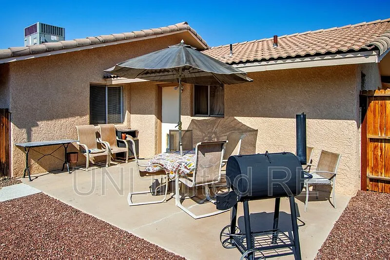 2 bed, 3.0 bath, 1986 sqft, $1,800 — Photo 4