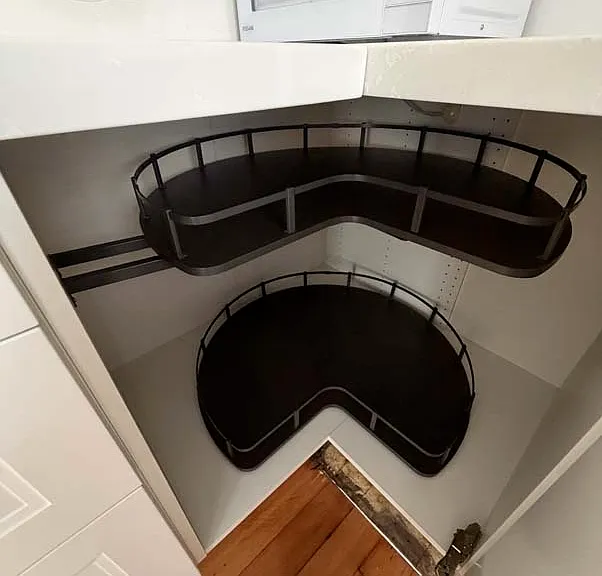 Corner rotating storage system