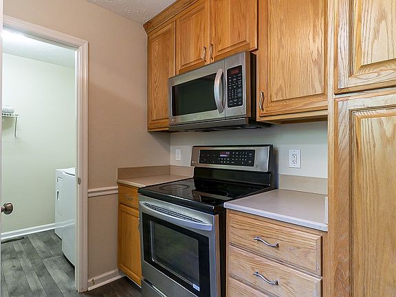 5th image of 568 Woodcrest Dr