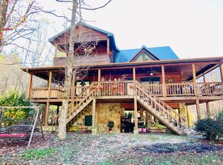 390 Creekside Ln, Mineral Bluff, GA 30559