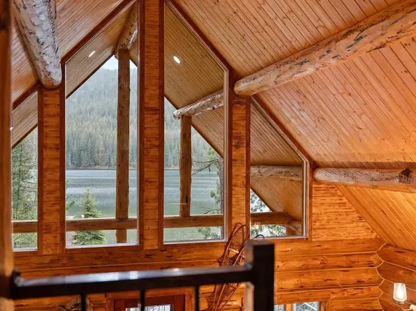 1060 Lake Dr, Columbia Falls, MT 59912