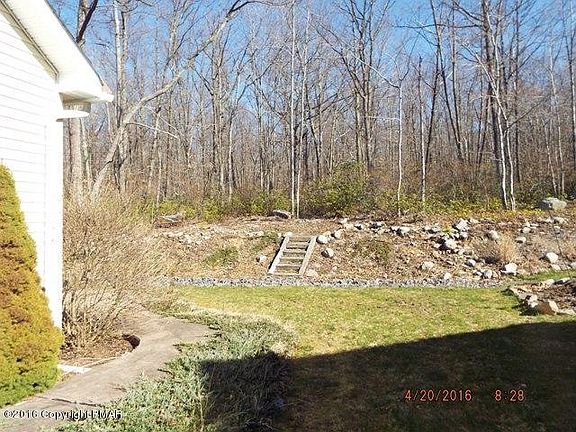3rd image of 636 W Oak Ln