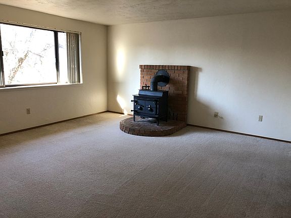 3rd image of 2829 & 2831 Applewood Ln #2831