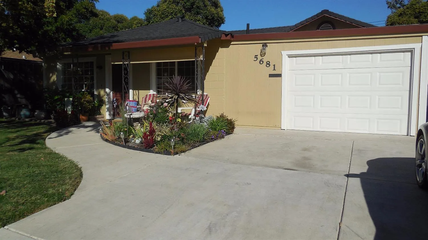 5681 James Way photo 1