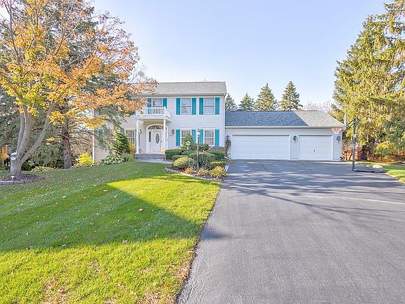 2nd image of 3568 Norfolk Close