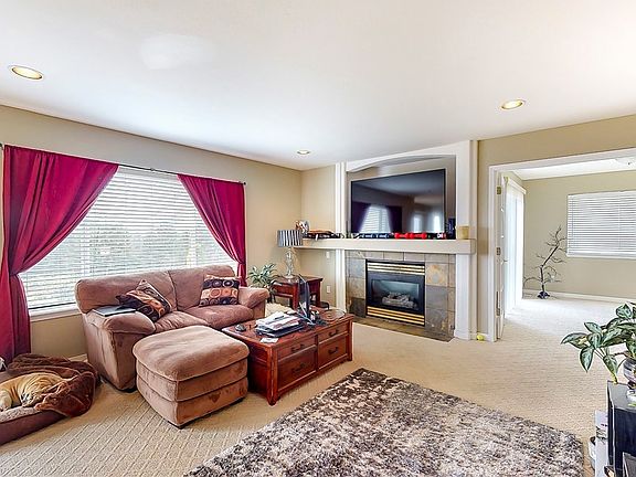 4th image of 4021 Pinehurst Dr NE