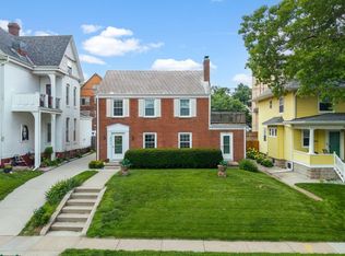 4816 Davenport St, Omaha, NE 68132