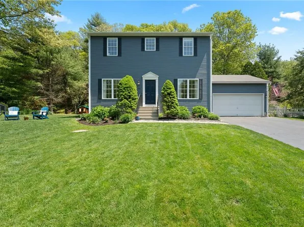 242 Orchard Woods Dr, Saunderstown, RI 02874