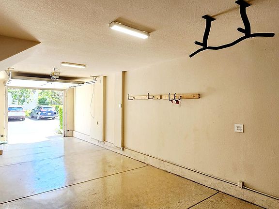 1st Floor-Tandem 2-car Garage