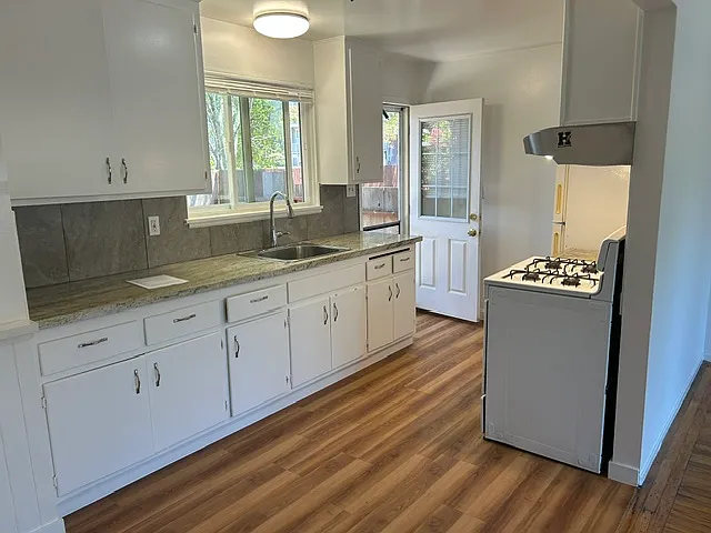 23 Redwood Ave — Photo 5