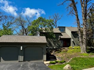 412 Deer Trail Hl APT B, Lake Barrington, IL 60010