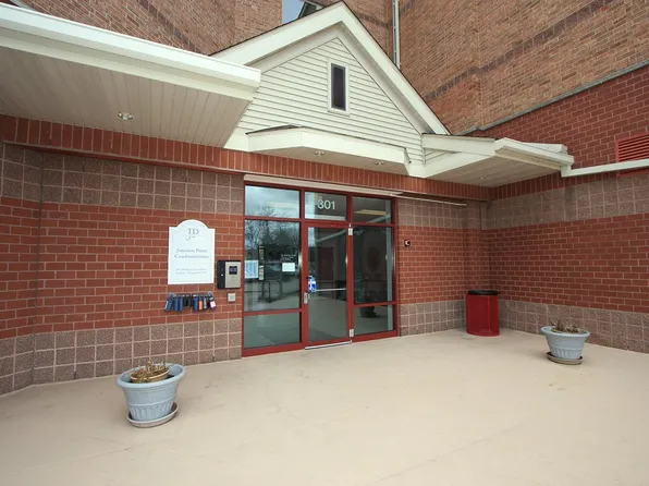 301 Harbour Town Dr APT 220, Madison, WI 53717