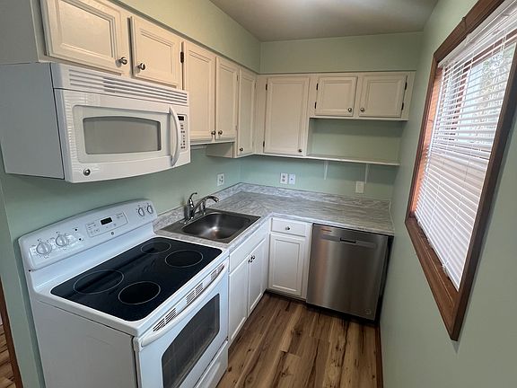5th image of 216 Stuart Ave #A