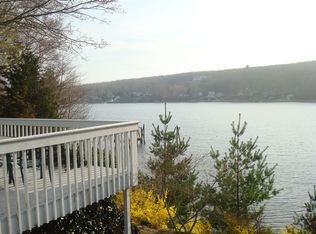 11 Park Dr, Waterford, CT 06385