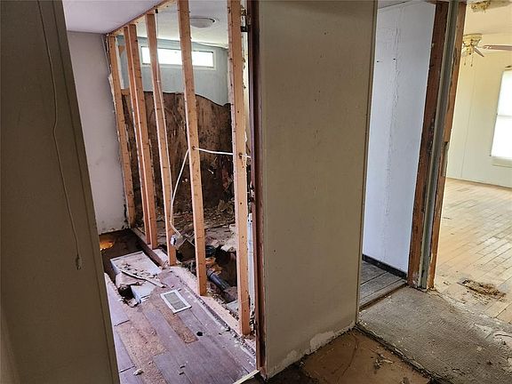 2nd image of 42568 Tooley Rd