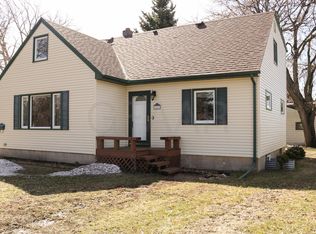 529 11th St NW, East Grand Forks, MN 56721
