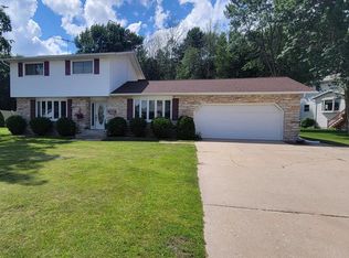 4804 Forest Hills Dr, Two Rivers, WI 54241