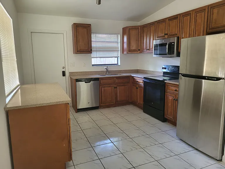 1201 N 17th Ave #1 — Photo 3