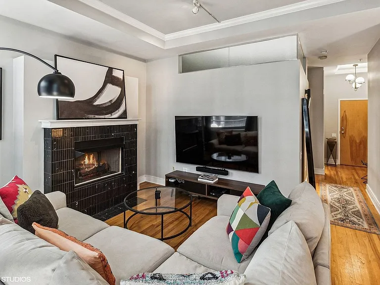 212 W Washington St #1703 — Photo 8