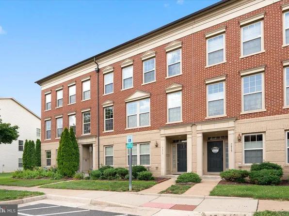7813 Crescent Park Dr, Gainesville, VA 20155