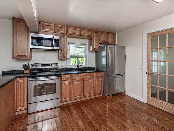 5th image of 25 Fisher Ln