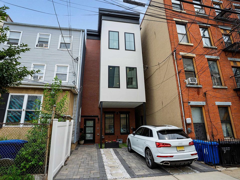 1st image of 20 Westervelt Pl #2F