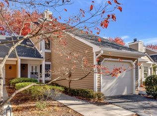 9 Eton Ct, Bedminster, NJ 07921