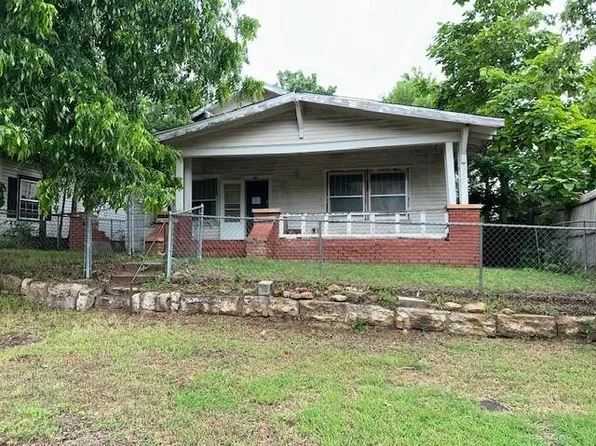 805 Cedar St, Perry, OK 73077