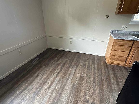 3rd image of 421 W Wright Ave #423
