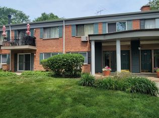2315 S Goebbert Rd #D106, Arlington Heights, IL 60005