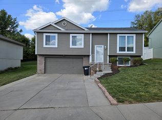 7818 Howell St, Omaha, NE 68122