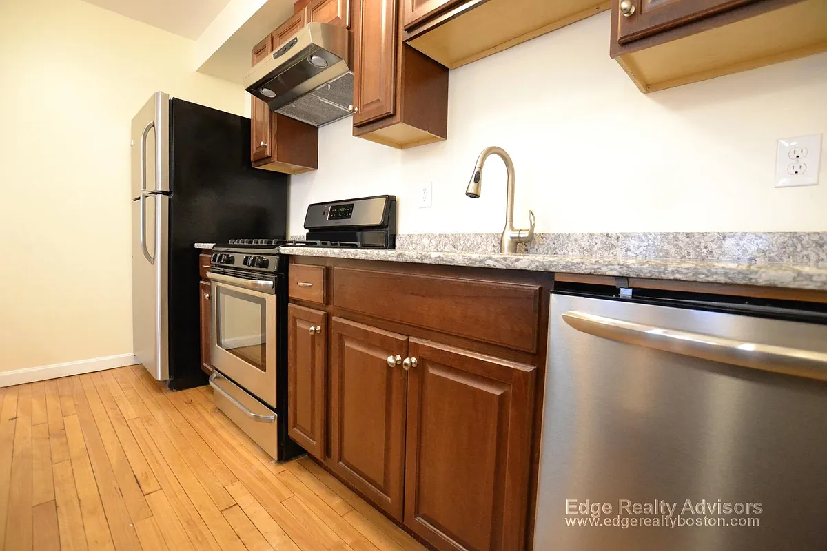 Building Photo - 34 Bentley St #1