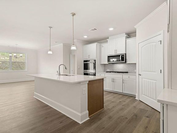 7th image of this home