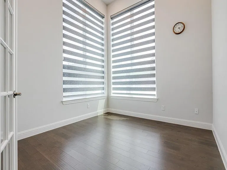 2101 Hebert Ct — Photo 3