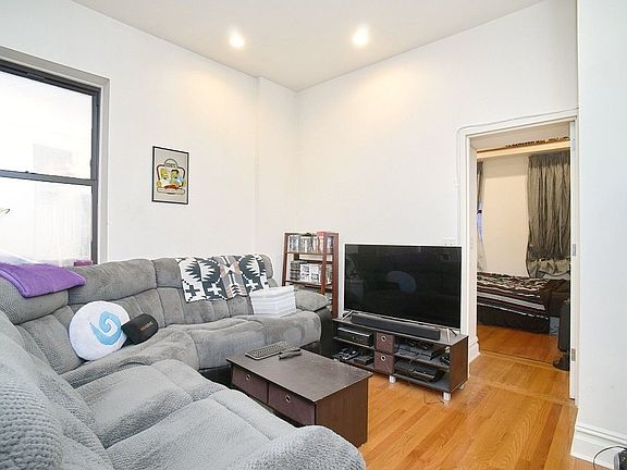 3rd image of 366 Broome St #51A