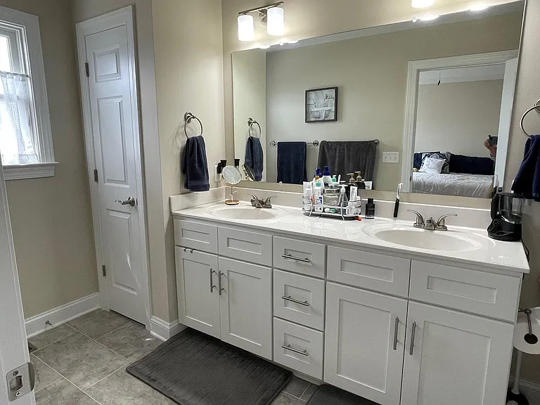 2223 Deyerle Ave — Photo 10