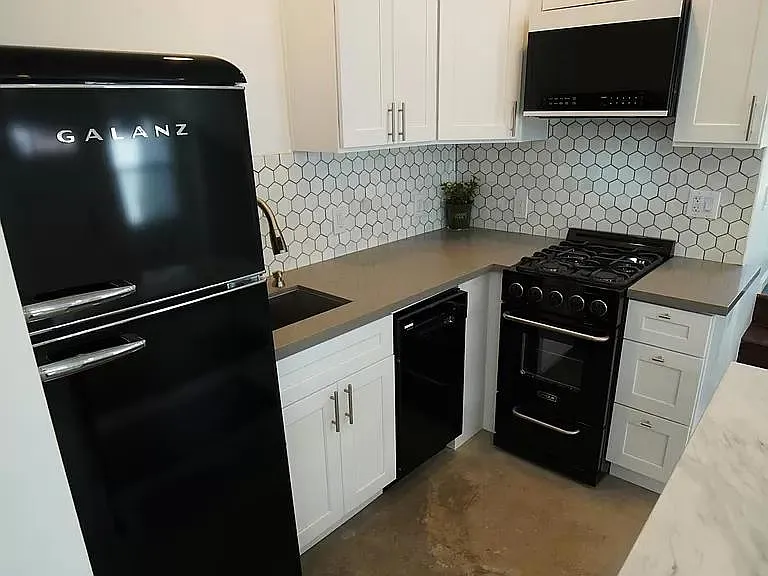 4538 Ambrose Ave — Photo 5