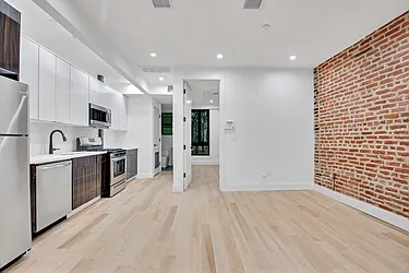 424 Jefferson Avenue, #2