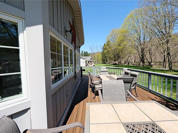 5th image of 713 Hillville Rd