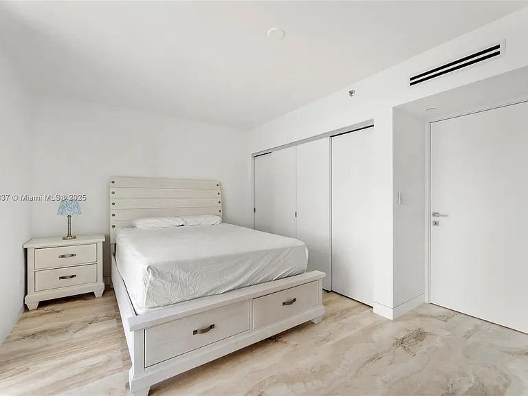 5900 Collins Ave #604 — Photo 28